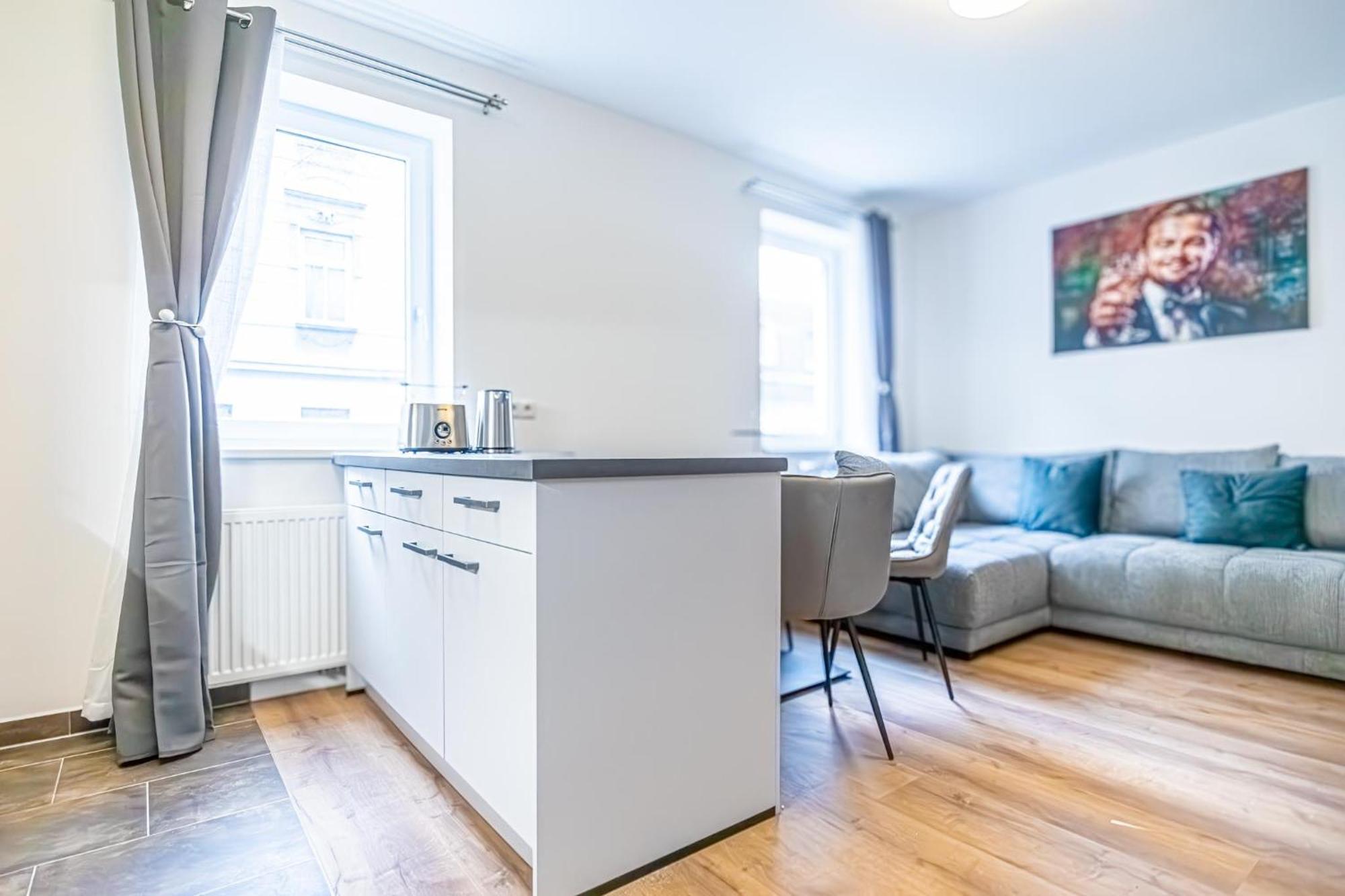 Charming 1Br And 1Lr Apt Modern Design Donaustadt Viena Exterior foto